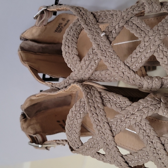 EUC Report Paula Women's Sandals Block Heel Taupe Size 8 - Picture 9 of 13